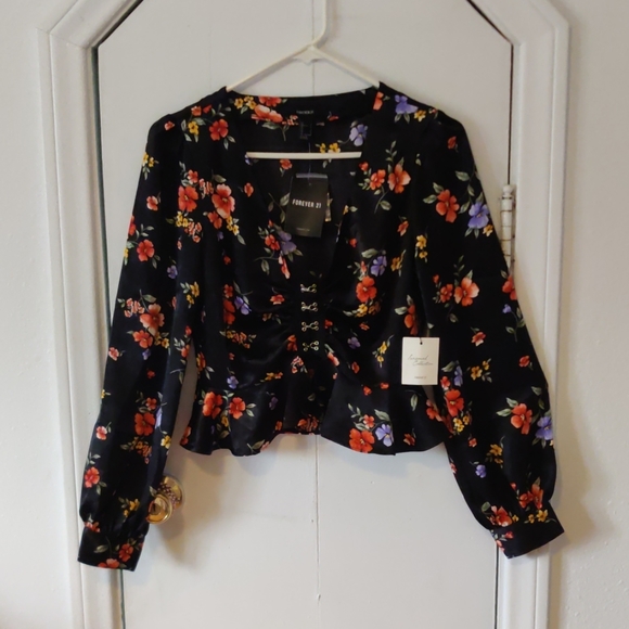 Forever 21 Tops - Forever 21 Cropped Floral Blouse